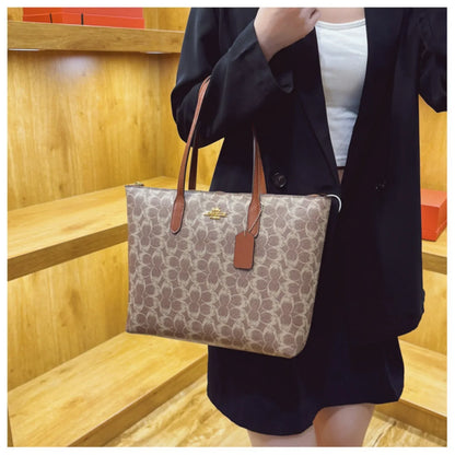 2026 High-End Women's Retro Handbag Large-Capacity European