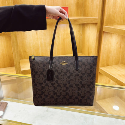 2026 High-End Women's Retro Handbag Large-Capacity European