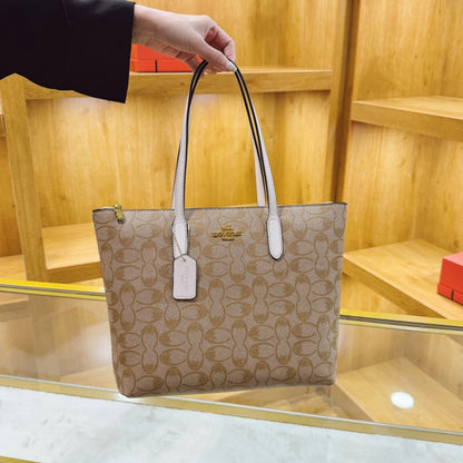 2026 High-End Women's Retro Handbag Large-Capacity European